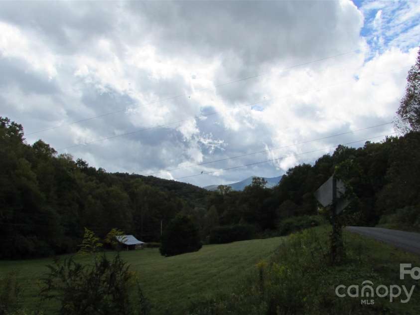 524 Clear Creek Road, Burnsville, NC 28714.  MLS# CAR4306870, YatesRealty ID 31. 