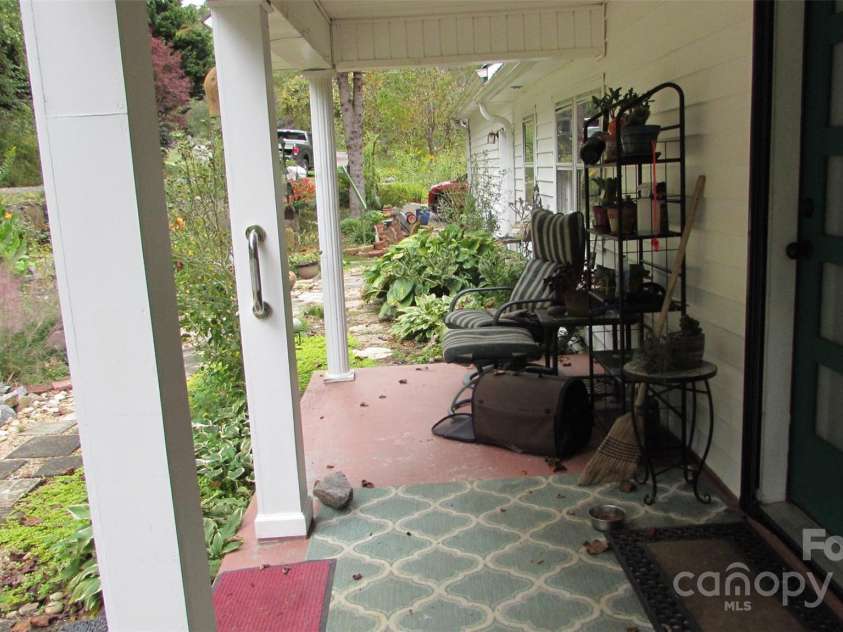 524 Clear Creek Road, Burnsville, NC 28714.  MLS# CAR4306870, YatesRealty ID 31. 