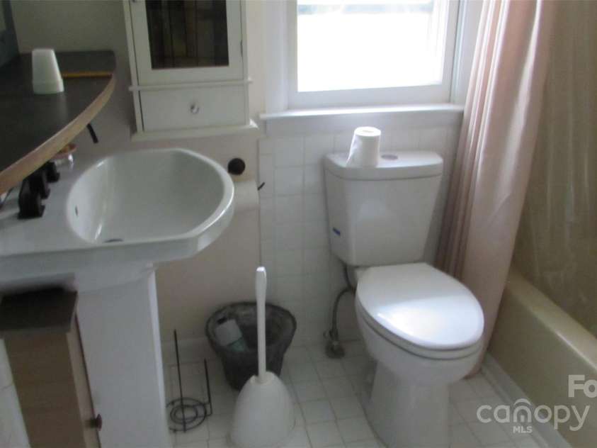 524 Clear Creek Road, Burnsville, NC 28714.  MLS# CAR4306870, YatesRealty ID 31. 