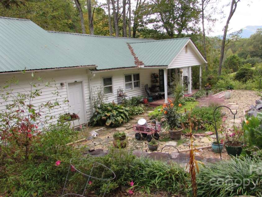 524 Clear Creek Road, Burnsville, NC 28714.  MLS# CAR4306870, YatesRealty ID 31. 