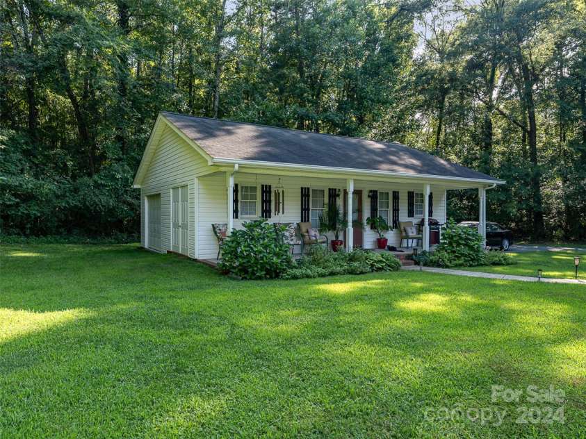 10227 Mount Holly Road, Charlotte, NC 28214.  MLS# CAR4168183, YatesRealty ID 310. 