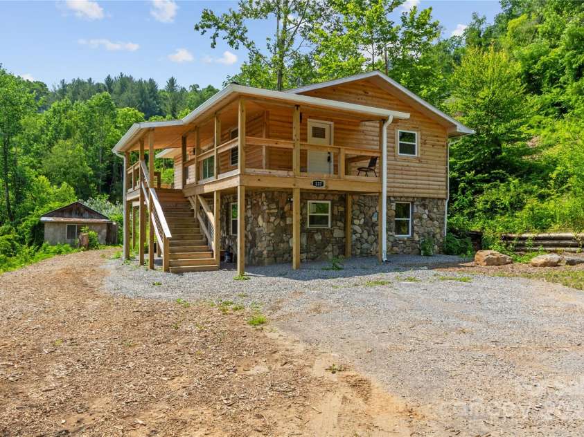 137 Red Maple Lane, Burnsville, NC 28714.  MLS# CAR4239902, YatesRealty ID 3100. 137 Red Maple Lane - Fully remodeled into two beautiful Apartments