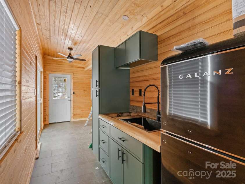 137 Red Maple Lane, Burnsville, NC 28714.  MLS# CAR4239902, YatesRealty ID 3100. Kitchen in 98 Snowberry