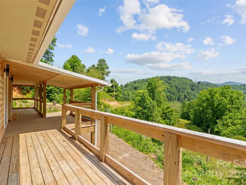 137 Red Maple Lane, Burnsville, NC 28714.  MLS# CAR4239902, YatesRealty ID 3100. Upper Floor Front Deck