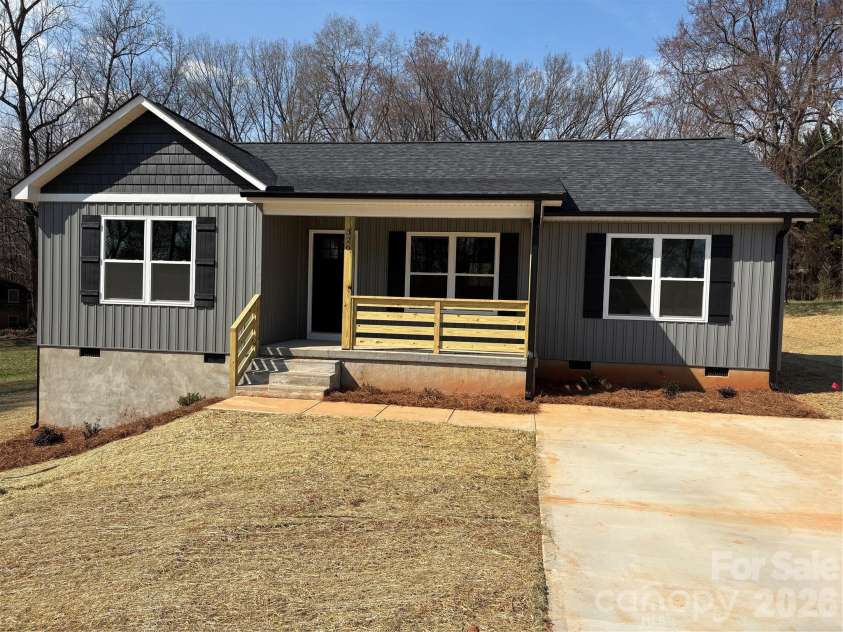326 Greenbriar Road, Statesville, NC 28625.  MLS# CAR4352266, YatesRealty ID 3100. 