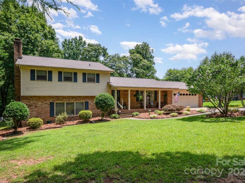 2109 Quail Drive, Concord, NC 28027.  MLS# CAR4272260, YatesRealty ID 31001. 