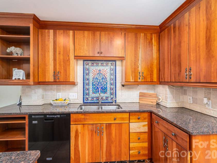 40 Catawba Ridge Road, Clover, SC 29710.  MLS# CAR4393526, YatesRealty ID 31001. 