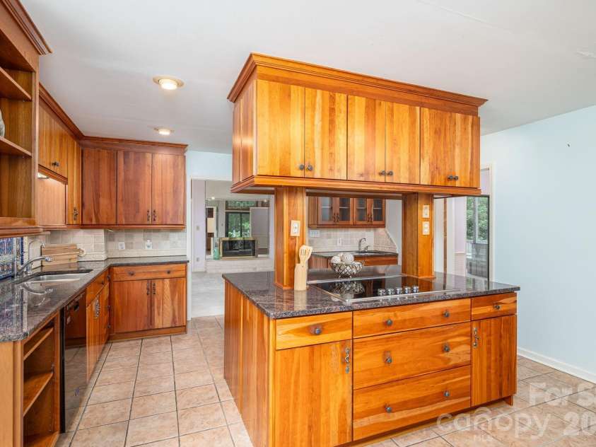 40 Catawba Ridge Road, Clover, SC 29710.  MLS# CAR4393526, YatesRealty ID 31001. 