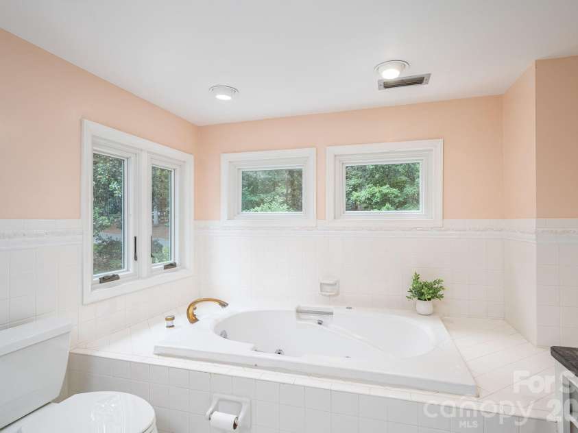 40 Catawba Ridge Road, Clover, SC 29710.  MLS# CAR4393526, YatesRealty ID 31001. 