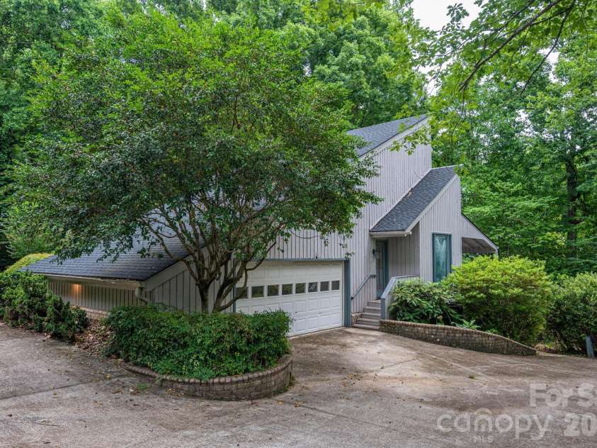 40 Catawba Ridge Road, Clover, SC 29710.  MLS# CAR4393526, YatesRealty ID 31001. 