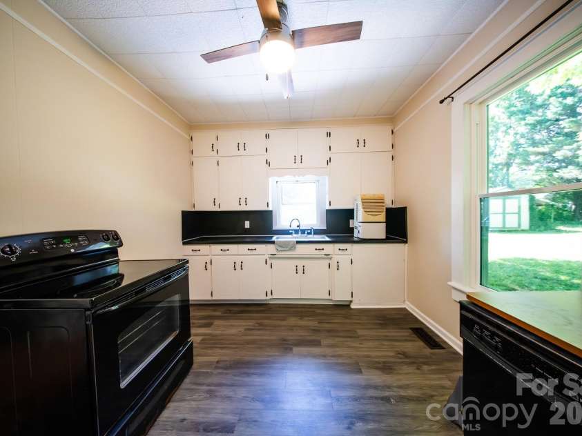 110 Chestnut Street, Morganton, NC 28655.  MLS# CAR4391943, YatesRealty ID 31003. Kitchen