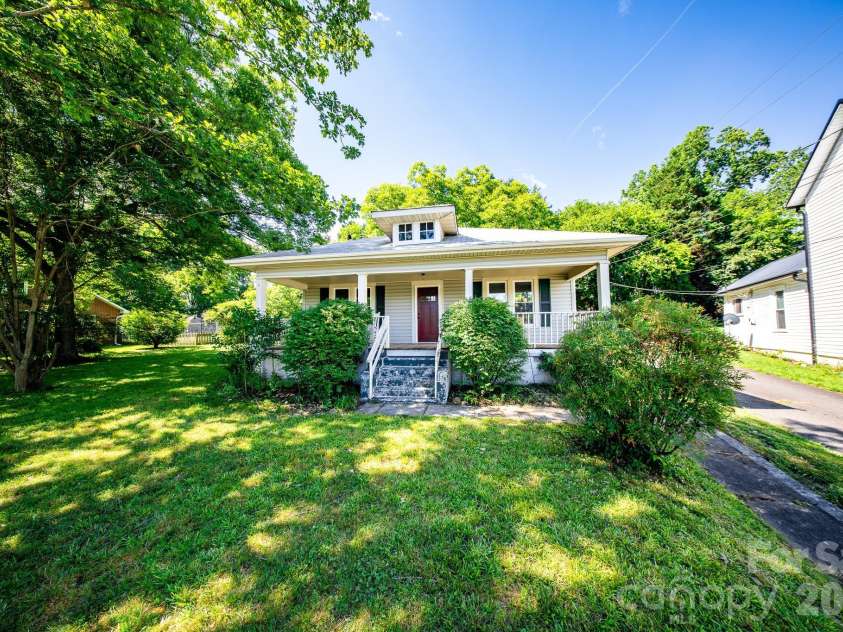 110 Chestnut Street, Morganton, NC 28655.  MLS# CAR4391943, YatesRealty ID 31003. Nice side front and side yard