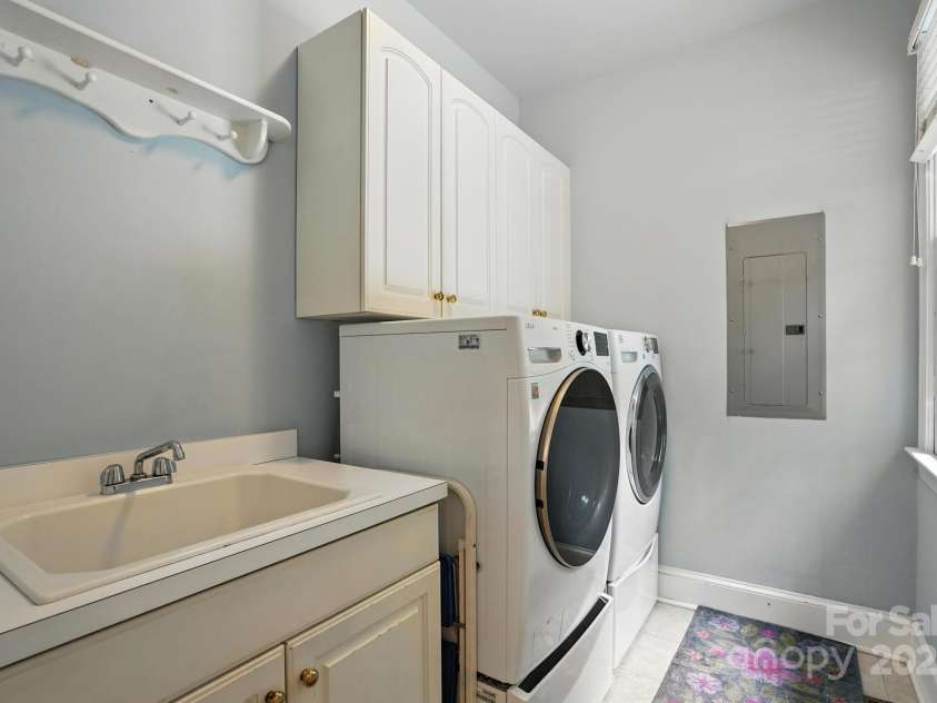 11108 Broken Brook Way, Tega Cay, SC 29708.  MLS# CAR4281529, YatesRealty ID 31004. The room's generous size provides ample space for sorting, washing, drying, and folding, making laundry day less of a chore. A notable feature is the inclusion of a utility sink.