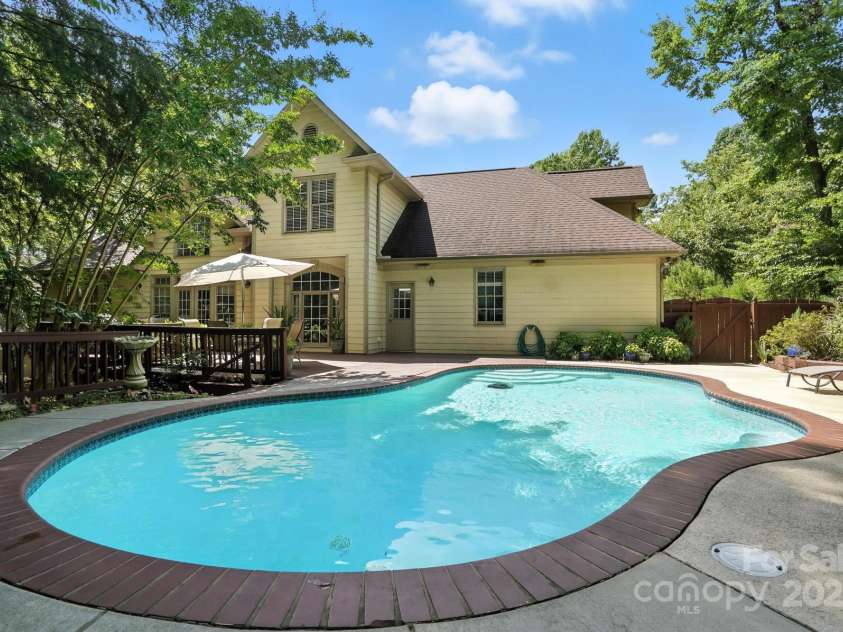 11108 Broken Brook Way, Tega Cay, SC 29708.  MLS# CAR4281529, YatesRealty ID 31004. This meticulously maintained pool offers a refreshing escape during warm months and a beautiful focal point year-round.