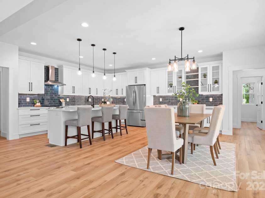 106 Arbor Drive, Waxhaw, NC 28173.  MLS# CAR4264071, YatesRealty ID 31005. A bright and welcoming kitchen and dining space, with modern pendant lighting, a large island for gathering, and an open, airy dining area perfect for everyday meals and entertaining.