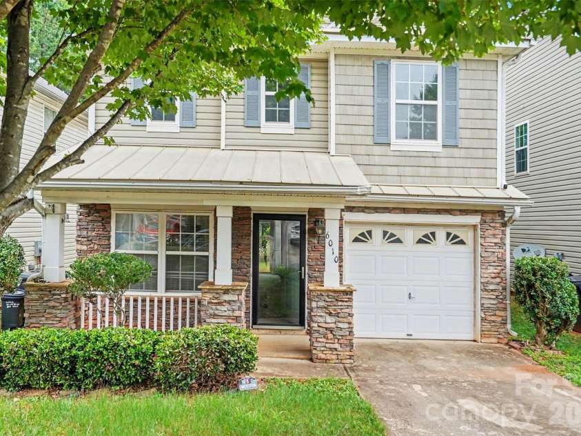 6010 Raisin Tree Lane, Charlotte, NC 28215.  MLS# CAR4394434, YatesRealty ID 31005. 6010 Raisin Tree Ln- Exterior