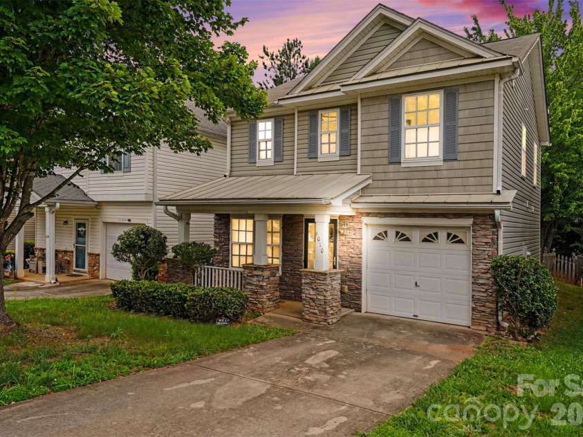 6010 Raisin Tree Lane, Charlotte, NC 28215.  MLS# CAR4394434, YatesRealty ID 31005. 6010 Raisin Tree Ln- Welcome Home