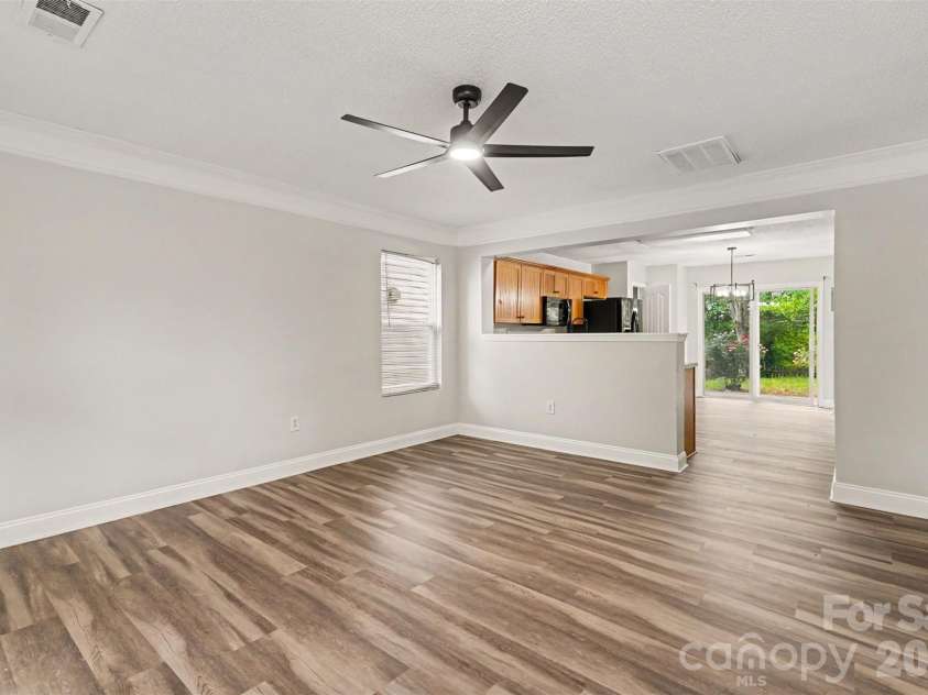 6010 Raisin Tree Lane, Charlotte, NC 28215.  MLS# CAR4394434, YatesRealty ID 31005. Living Room