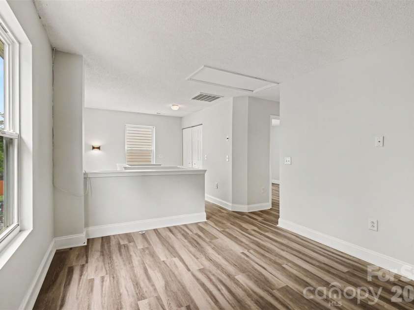 6010 Raisin Tree Lane, Charlotte, NC 28215.  MLS# CAR4394434, YatesRealty ID 31005. Loft with Desk Cutout