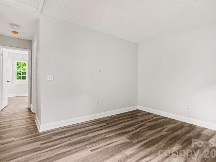 6010 Raisin Tree Lane, Charlotte, NC 28215.  MLS# CAR4394434, YatesRealty ID 31005. Loft with Desk Cutout