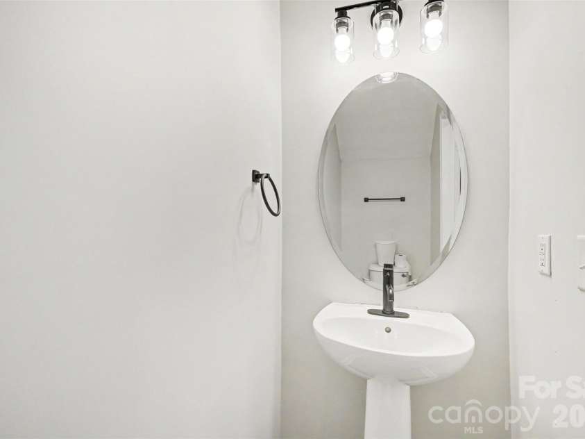 6010 Raisin Tree Lane, Charlotte, NC 28215.  MLS# CAR4394434, YatesRealty ID 31005. Main Level Half Bath
