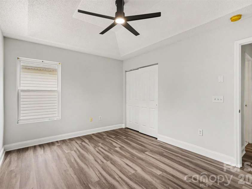 6010 Raisin Tree Lane, Charlotte, NC 28215.  MLS# CAR4394434, YatesRealty ID 31005. Primary Suite