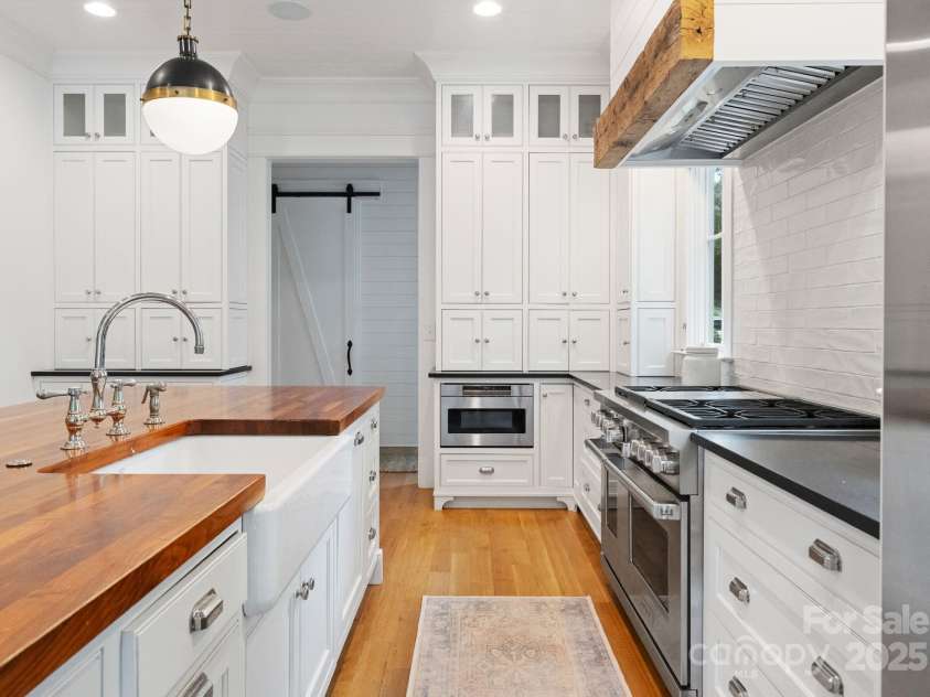 2941 Forest Park Drive, Charlotte, NC 28209.  MLS# CAR4265458, YatesRealty ID 31006. 