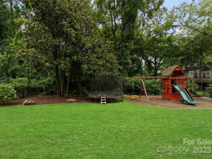 2941 Forest Park Drive, Charlotte, NC 28209.  MLS# CAR4265458, YatesRealty ID 31006. 