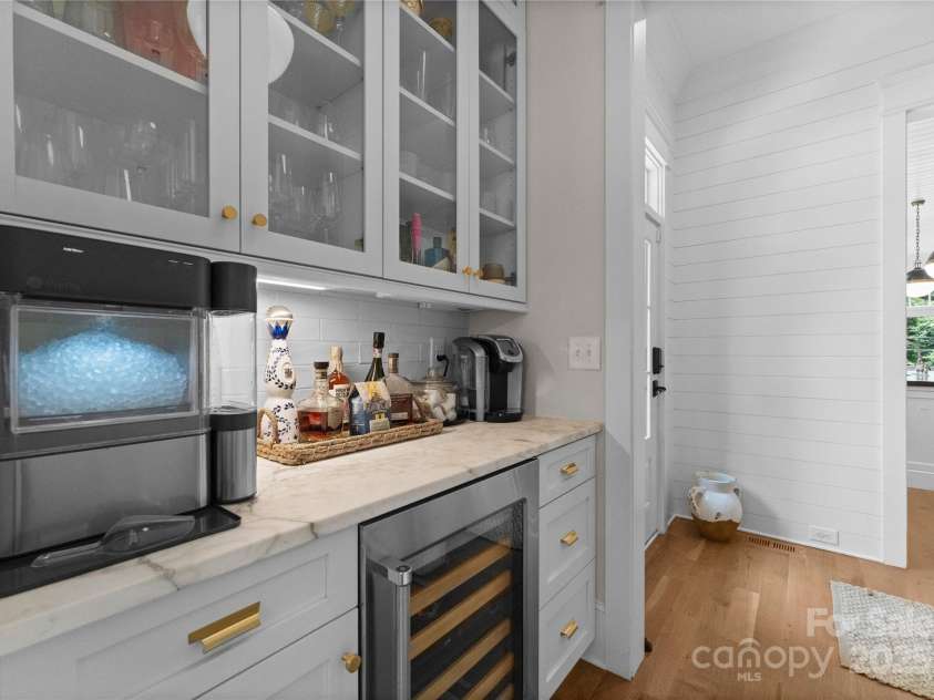 2941 Forest Park Drive, Charlotte, NC 28209.  MLS# CAR4265458, YatesRealty ID 31006. Bar area between kitchen and dining room