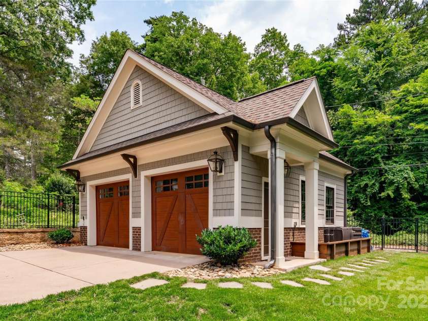 2941 Forest Park Drive, Charlotte, NC 28209.  MLS# CAR4265458, YatesRealty ID 31006. Detached 2 car garage with lots of storage space