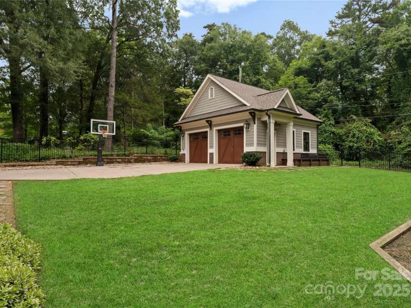 2941 Forest Park Drive, Charlotte, NC 28209.  MLS# CAR4265458, YatesRealty ID 31006. Huge Back yard- room for a pool.