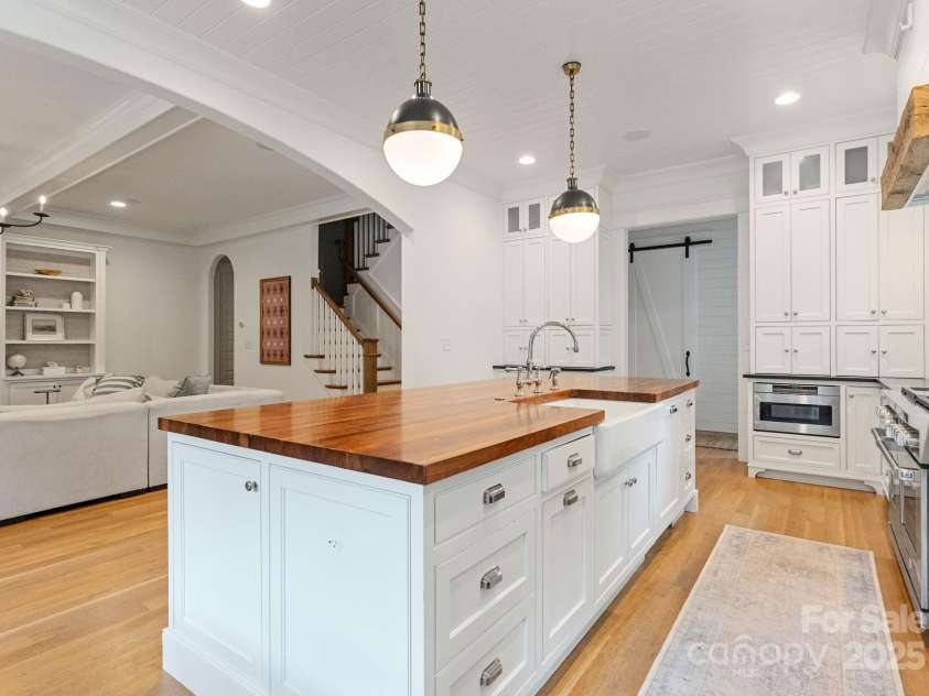 2941 Forest Park Drive, Charlotte, NC 28209.  MLS# CAR4265458, YatesRealty ID 31006. Large kitchen island