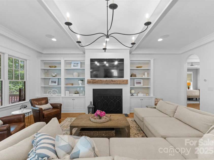 2941 Forest Park Drive, Charlotte, NC 28209.  MLS# CAR4265458, YatesRealty ID 31006. Living Room on main wtih built-ins