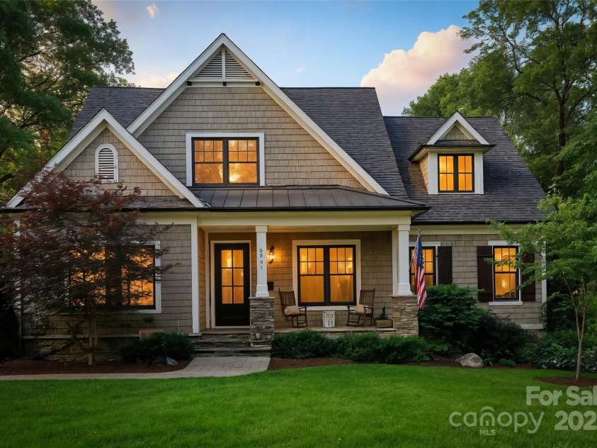 2941 Forest Park Drive, Charlotte, NC 28209.  MLS# CAR4265458, YatesRealty ID 31006. Location Location! Deceptively large home behind this welcoming exterior!  welcoming front porch!