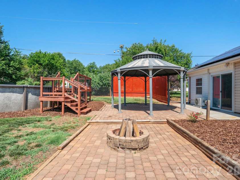 114 Glenwood Valley Drive, Harmony, NC 28634.  MLS# CAR4394401, YatesRealty ID 31007. 