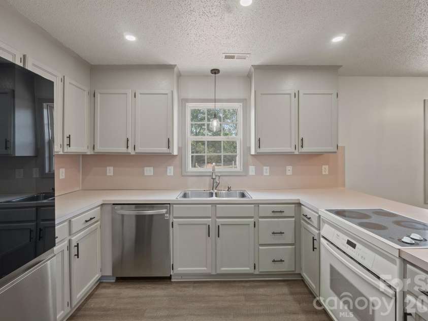 114 Glenwood Valley Drive, Harmony, NC 28634.  MLS# CAR4394401, YatesRealty ID 31007. 