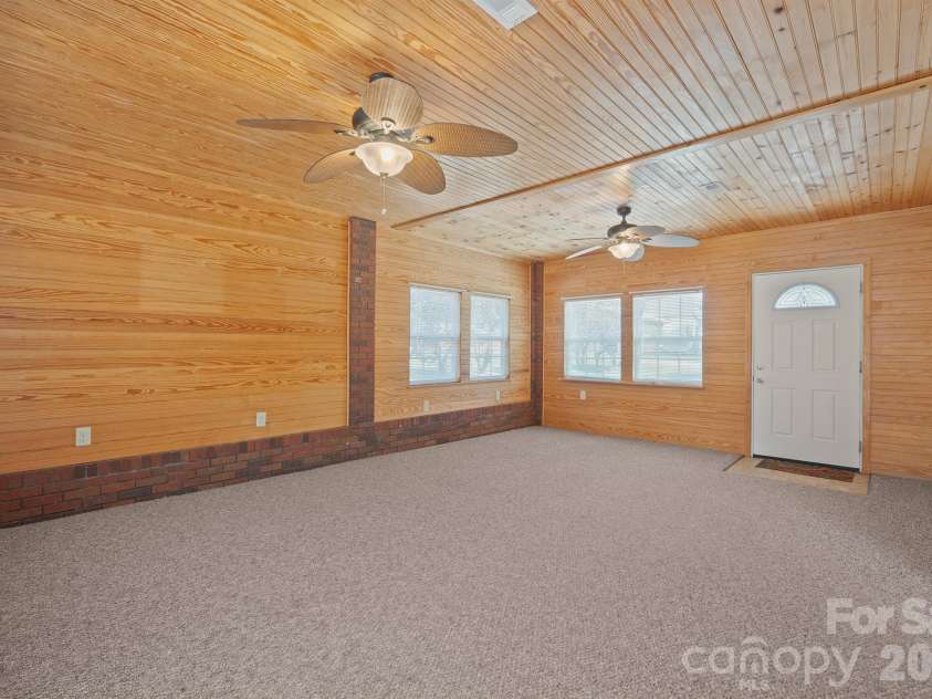 114 Glenwood Valley Drive, Harmony, NC 28634.  MLS# CAR4394401, YatesRealty ID 31007. 
