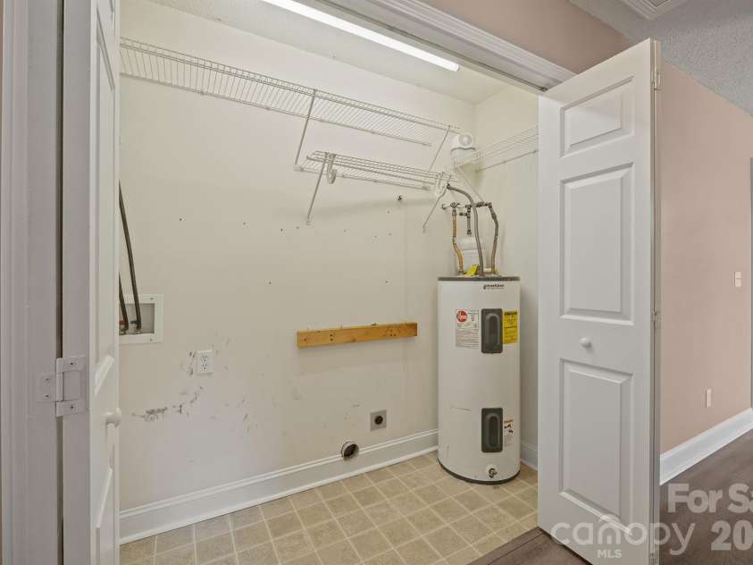 114 Glenwood Valley Drive, Harmony, NC 28634.  MLS# CAR4394401, YatesRealty ID 31007. 