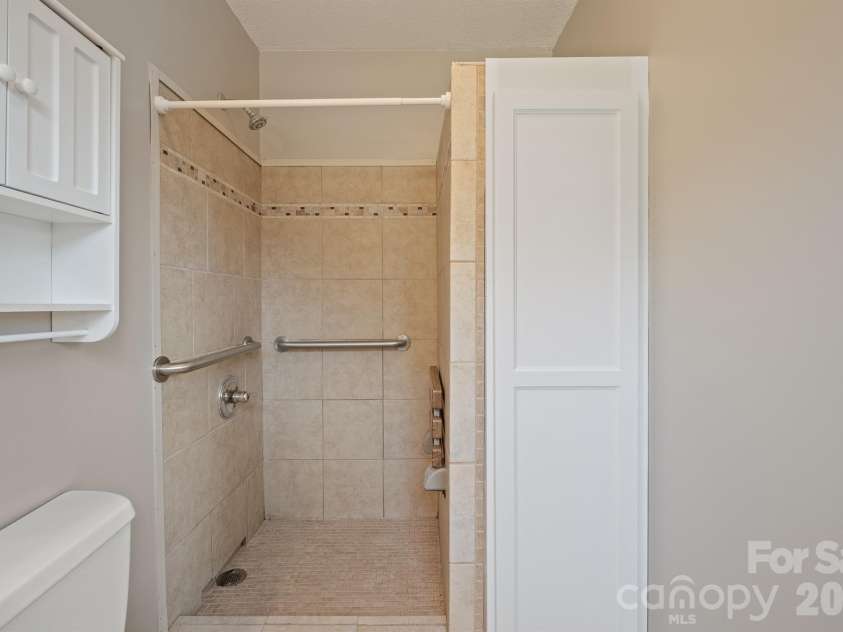 114 Glenwood Valley Drive, Harmony, NC 28634.  MLS# CAR4394401, YatesRealty ID 31007. 
