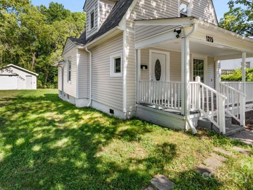 1215 Highland Avenue, Greensboro, NC 27403.  MLS# CAR4288756, YatesRealty ID 31007. 