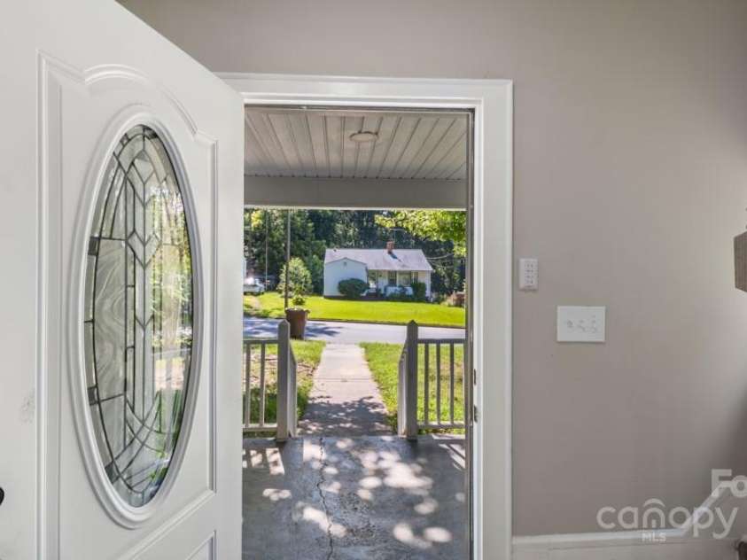 1215 Highland Avenue, Greensboro, NC 27403.  MLS# CAR4288756, YatesRealty ID 31007. 