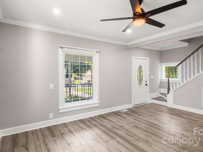 1215 Highland Avenue, Greensboro, NC 27403.  MLS# CAR4288756, YatesRealty ID 31007. 