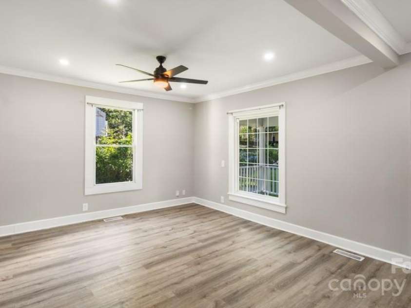 1215 Highland Avenue, Greensboro, NC 27403.  MLS# CAR4288756, YatesRealty ID 31007. 