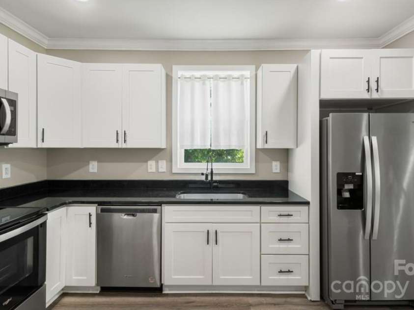 1215 Highland Avenue, Greensboro, NC 27403.  MLS# CAR4288756, YatesRealty ID 31007. 