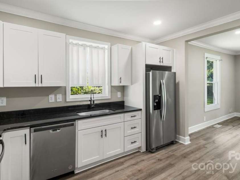 1215 Highland Avenue, Greensboro, NC 27403.  MLS# CAR4288756, YatesRealty ID 31007. 