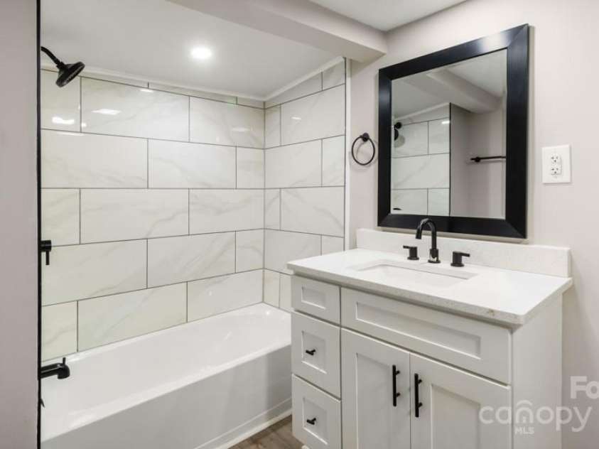 1215 Highland Avenue, Greensboro, NC 27403.  MLS# CAR4288756, YatesRealty ID 31007. 