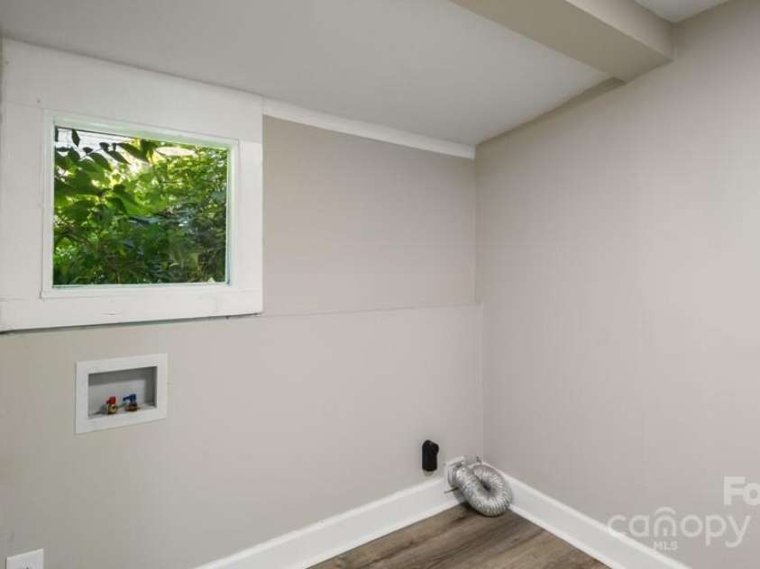 1215 Highland Avenue, Greensboro, NC 27403.  MLS# CAR4288756, YatesRealty ID 31007. 