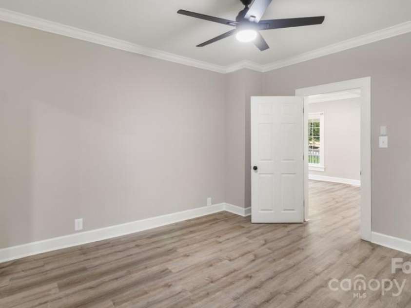 1215 Highland Avenue, Greensboro, NC 27403.  MLS# CAR4288756, YatesRealty ID 31007. 