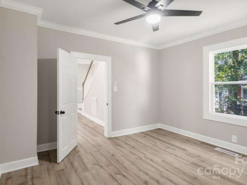 1215 Highland Avenue, Greensboro, NC 27403.  MLS# CAR4288756, YatesRealty ID 31007. 