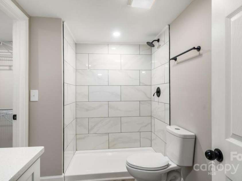 1215 Highland Avenue, Greensboro, NC 27403.  MLS# CAR4288756, YatesRealty ID 31007. 